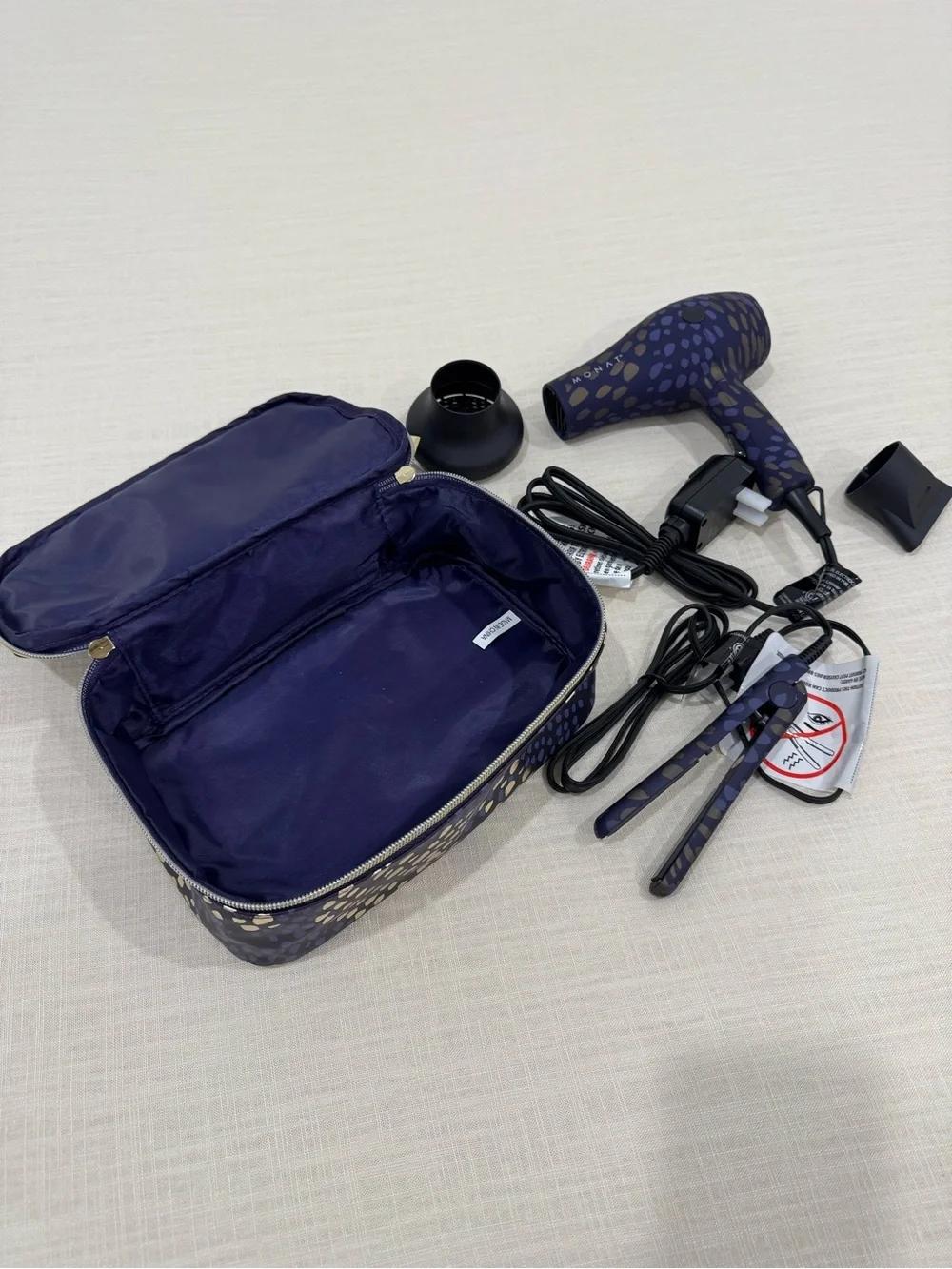 Monat - Travel hair dryer and straightener